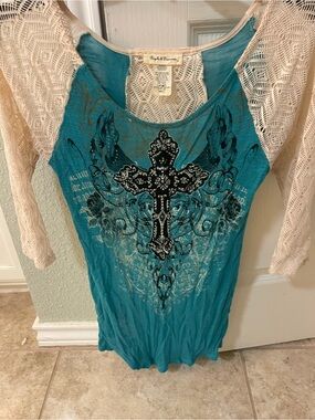 Angels & Diamonds Teal Top with Cream Lace Raglan Sleeves rare